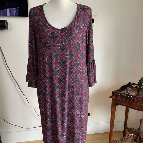 viereck Dresses & Skirts - Pink printed jersey shift dress size large